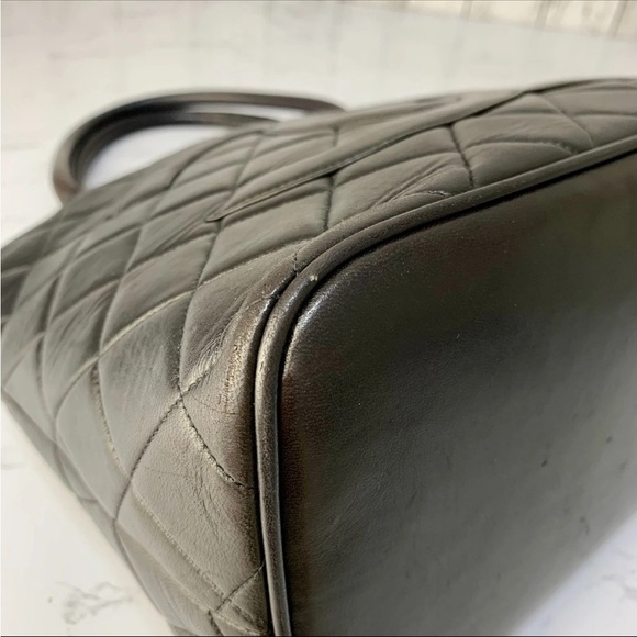 CHANEL Quilted Large Logo Black Calfskin Gold Medallion Tote - Picture 5 of 13